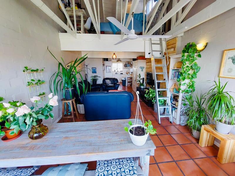 2 Bedroom Property for Sale in Vredehoek Western Cape